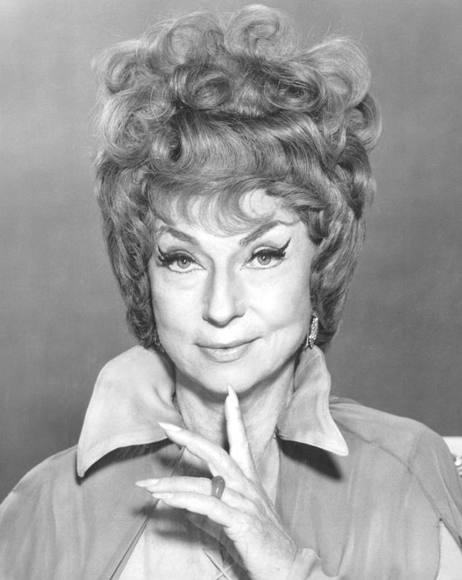 Agnes_Moorehead_Bewitched_1969.JPG
